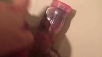 Olgun Kadın Çift Penetrasyon Yaşıyor Ve Sıvı Fışkırtıyor