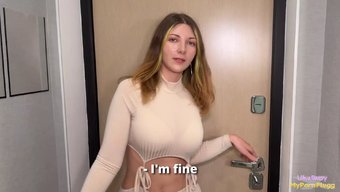 Bir Kız Yardım Istiyor Çünkü Gidecek Hiçbir Yeri Yok, Ateşli Bir Sahnede.