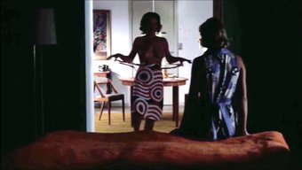 Yaşlı Kadının Karşı Konulmaz Cazibesi: Bir Lezbiyen Buluşması