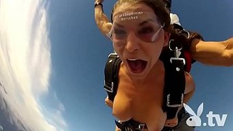 Hd'De Playboy Modelleriyle Üyelere Özel Aşırı Skydiving Macerası