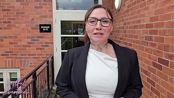 Otel Müdürü Zorla Odama Girdi Ve Karıma Boşalmaya Aç Bir Hamle Yaptı.