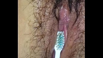 Japon Kadın Klitoral Uyarımla Yoğun Orgazm Elde Ediyor