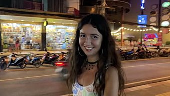 Katty West'In Yoğun Anal Zevki Ve Orgazm Finali Plaj Barında