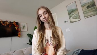 Üvey Anne Dee Williams, Üvey Oğlunun Yardımına O Kadar Minnettar Ki, Onun Aletine Binip Üstünde Deli Gibi Gidiyor.