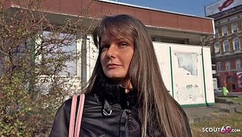 Yeni Gelen Victoria, Alman Erkekten Anal Eğitimi Alıyor