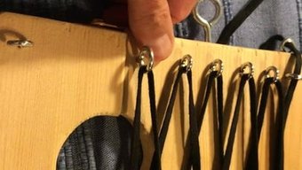 Bekar Bir Adamın Mutfak Keşfini Içeren Ev Yapımı Bağlama Videosu