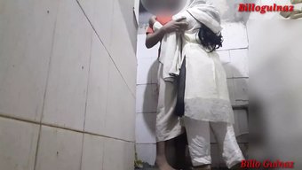 Genç Asyalı Üvey Kız Kardeş, Duşta Sert Anal Seks Deneyimliyor