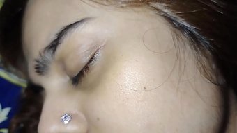 Desi Hatun Priya, Gece Yarısı Komşusuyla Fena Halde Sikişiyor.