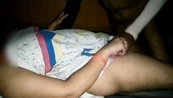 Hintli Milf Ev Yapımı Videoda Yoğun Anal Seksin Tadını Çıkarıyor