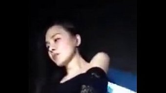 Çin'Den Striptizci Gece Kulübünde Duygusal Bir Dans Rutini Gerçekleştiriyor