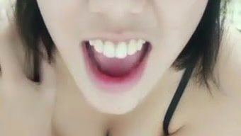 Endonezyalı Kamera Kızı Aglovita'Nın Iç Çamaşırı Giymiş Solo Performansı