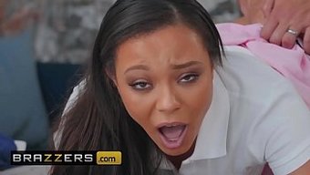 Adriana Maya'Nın Islak Eteği Ve Büyük Yarak Fantezisi Gerçek Oluyor