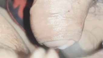 Genç Adam, Dolgun Göğüslü Olgun Komşusuyla Arzularını Tatmin Ediyor