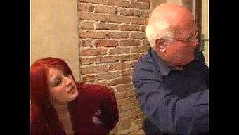 Kızıl Saçlı Kadının Kimliğini Sorgulayın Ve Ardından Videoyu Izleyin.