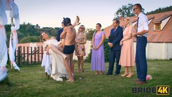 Beyaz Elbiseli Güzel Gelin, Sıcak Bir Aşk Sahnesinde.