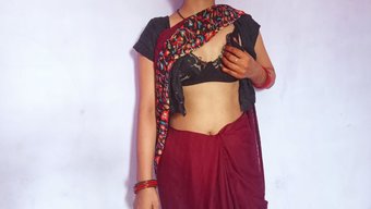 Hintli 18 Yaşındaki Desi Bhabhi, Partneriyle Yoğun Seks Ve Açık Bir Ses Içeren Bir Aldatmaya Giriyor.