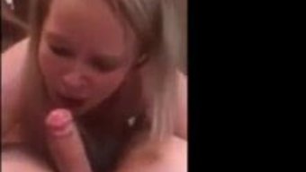 Sadakatsiz Karı, Sevgilisiyle Ve Başka Bir Adamla Büyük Siyah Yaraklı Üçlüden Zevk Alıyor