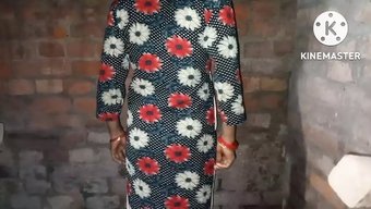 18 Yaşındaki Hintli Bebek Ragini Bhabhi, Bikini Içinde Her Şeyi Ortaya Çıkarıyor