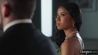 Ameena, Itaatkar Siyahi Güzellik, Halka Açık Oral Zevk Ve Yoğun Binme Ile Meşgul Oluyor.