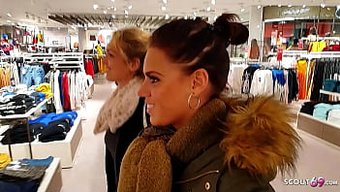 Kirli Kızlarla Soyunma Odasında Yüzüne Sert Sikiş Ve Sert Üçlü