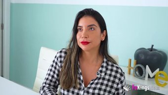 Daniela Melo, Herhangi Bir Erkeğin Penisini Taş Gibi Sertleştirebilen Kıvrımlı Latin Anne.