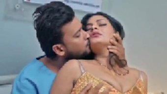 Güzel Hintli Milf Üvey Anne, Genç Üvey Oğlu Tarafından Ölüm Yatağında Beceriliyor (Hintçe Sesli).