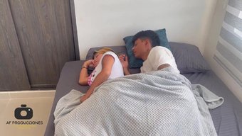 Doğal Güzellikteki Utangaç Üvey Kız Kardeşimle Anal Seks Yapıyorum.