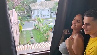 Karısı, Kocasının Hatasını Çimen Kesmeyle Örtbas Ediyor