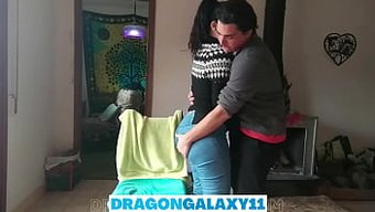 Amatör Üvey Anne Baştan Çıkarır Ve Arkadan Becerilir