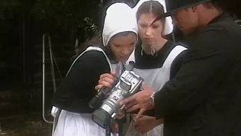 Iyi Donanımlı Bir Okul Kızı Oral Ve Anal Zevk Alıyor