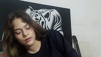 Minyon Üvey Kız Kardeşimle Sert Seks Yapıyorum Ve Içine Boşalıyorum. H.L.