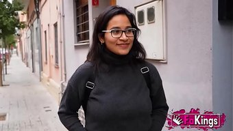 Göğüsleriyle Baş Döndüren Latin Fahişe Lana Villafuerte, Ilk Kez Sertçe Beceriliyor.