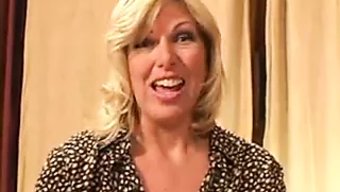 Yeni Gelen Sarışın Anal Seks Sırasında Vuruluyor