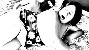 Olgun Güzel Şişman Kadınlar, Büyük Popolu Ve Göğüslü Ev Yapımı Aldatma Sürprizinin Tadını Çıkarıyor