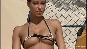 Bikinili Ballar Kışkırtıyor Ve Lütfen