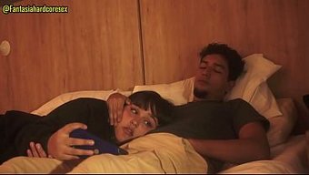 Üvey Kız Kardeşim Sapık Planımı Fark Etti, Onunla Sevişmek Için Neredeyse Yakalanıyorduk.