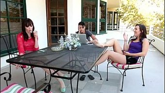 Lesbian Licking And Facials - Tasty Treats