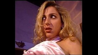 Vintage Güzellik Cindy, Duygusal Bir Retro Erotik Sahnede