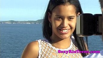 Muhteşem Rio Gençleri Ilk Cinsel Deneyimlerine Dalıyorlar