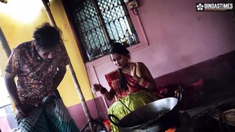 Dewar Bhabhi Ve Sudipa Bhabhi, Gizli Bir Bahçede Samimi Bir Şekilde Buluşuyor, Eş Paylaşımı Ve Köpek Stili, Hintçe Sesli Ve Genç Bir Katılımcıyla.