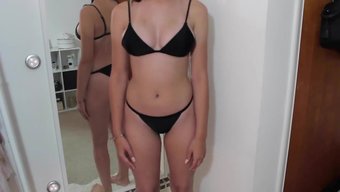 Amatör Bikini Modeli Tek Başına Yapıyor