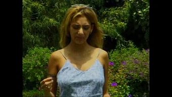 Vanity'Nin Açık Hava Seks Seansı