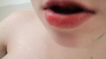 Rus Kızın Mastürbasyon Yaparken Orgazm Olması Yakın Çekim