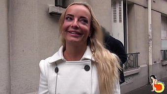 Sarışın Bebek Victoria Pure, Iyi Donanımlı Bir Fransız Erkekle Sert Bir Anal Maceranın Tadını Çıkarıyor