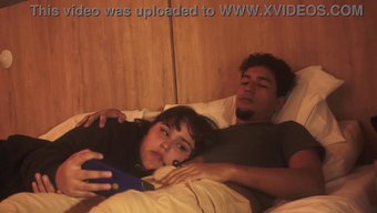 Üvey Kardeşim Beni Kişisel Fahişesi Gibi Kullanıyor Ve Onun Penisini Emerken Ve Süt Içerken Bundan Zevk Alıyorum.