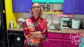 Güzel Sarışın, Hippi Milf Ve Dolgun Kız Arkadaşını Binip Oral Seks Yapıyor.