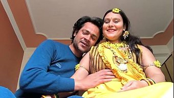 Tombul Bir Kız, Dağda Bir Evde Tek Gecelik Bir Ilişkide Bir Adam Tarafından Sertçe Beceriliyor.