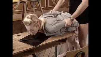 Genç Kızın Samimi Eğitimi Vahşi Bir Yüz Deneyimine Dönüşüyor