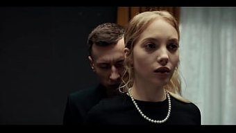 Patron, Bella Spark'I Güç Oyunu Ve Samimi Kontrol Ile Domine Ediyor