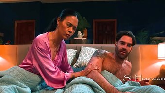 Bütün Aile Aynı Yatağı Paylaşıyor Ve Işler Iyice Çığırından Çıkıyor.